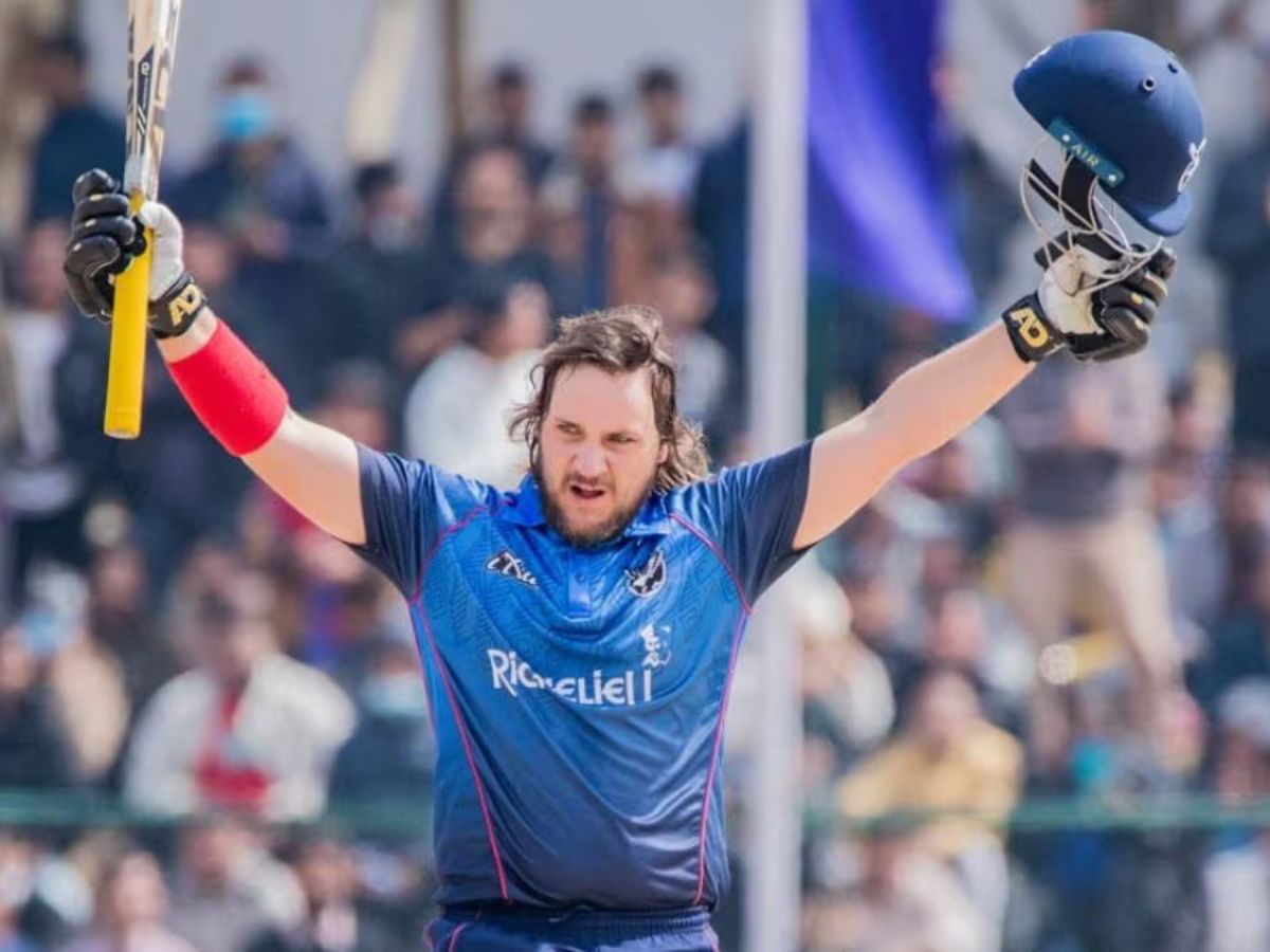 Jan Nicol Loftie-Eaton - 33 balls