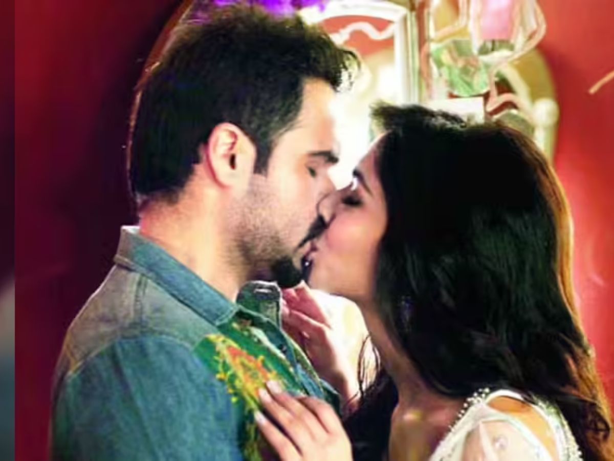 The Candlelight Romance Kiss