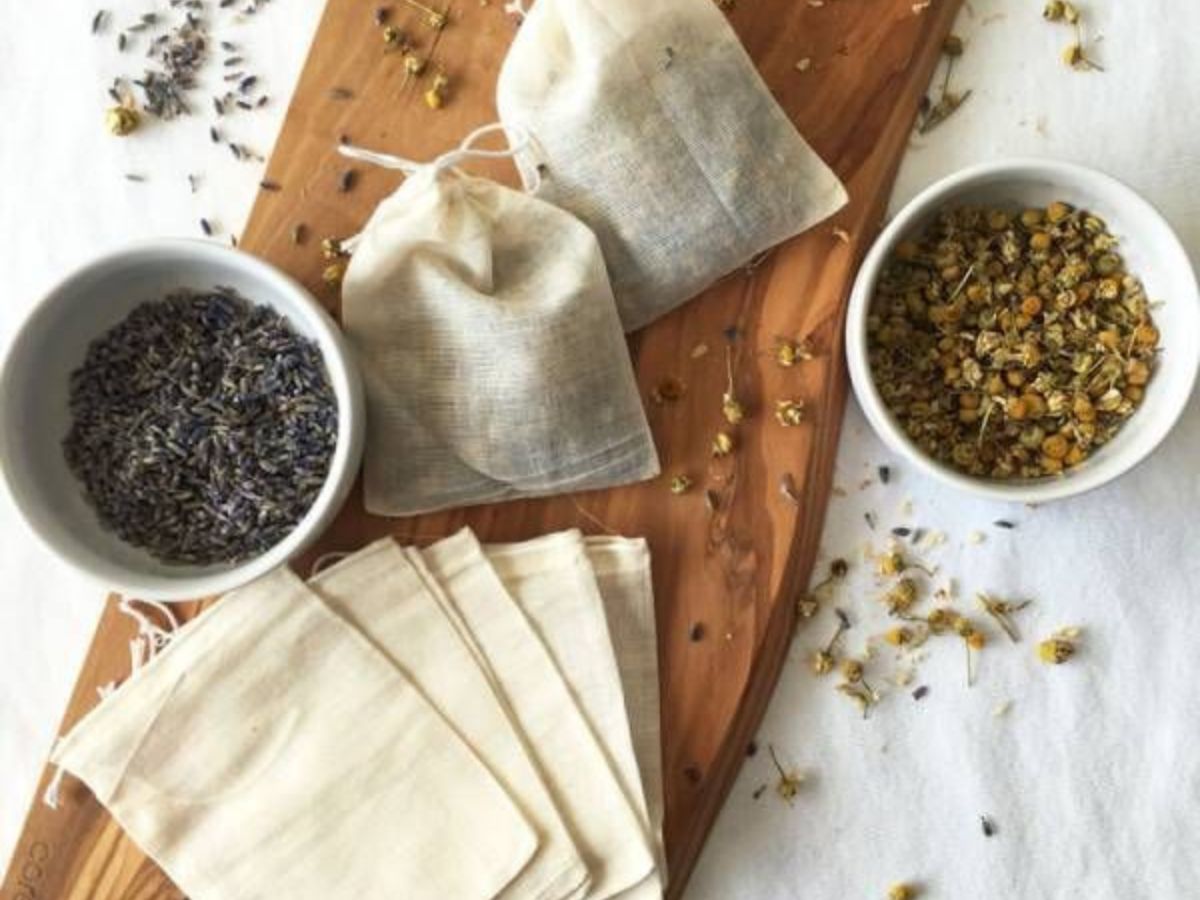 Cold tea bags (green or black tea)