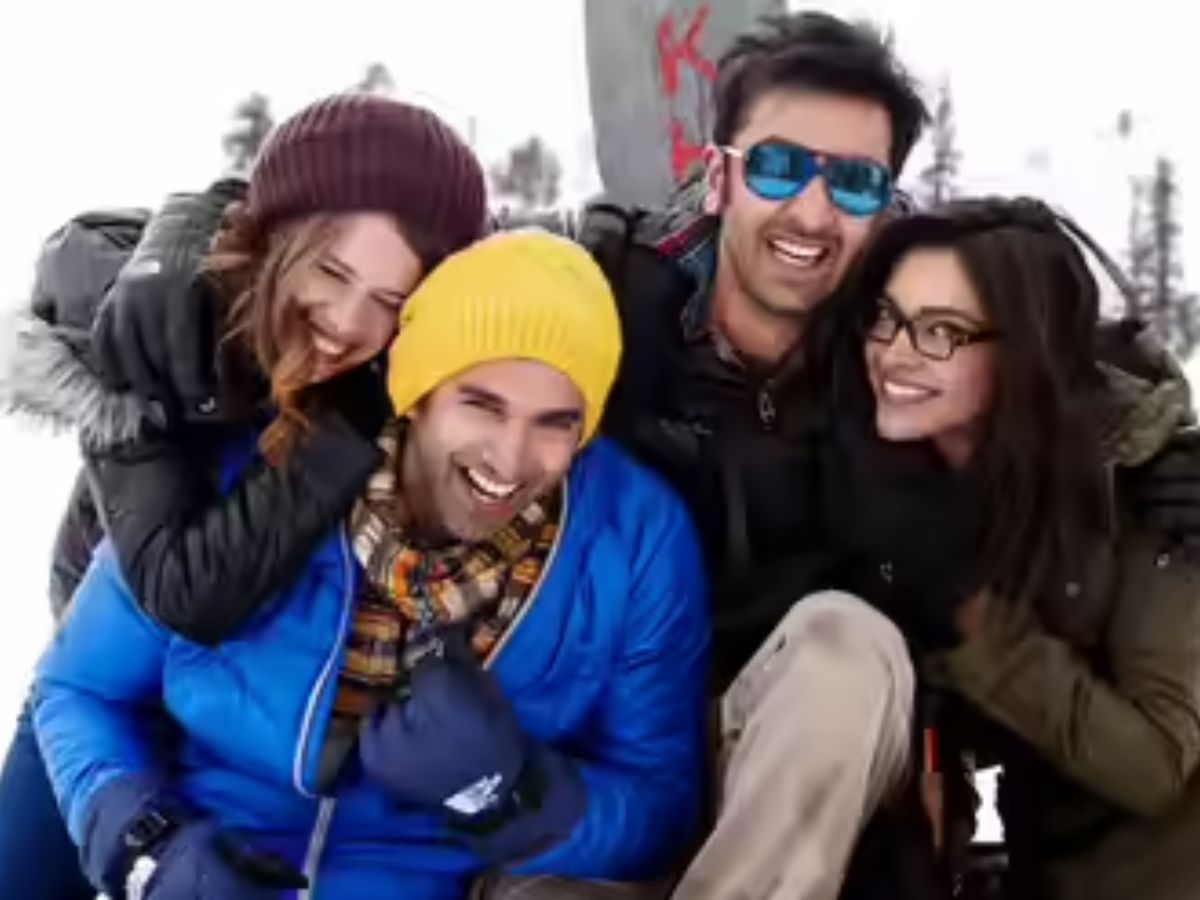 Yeh Jawaani Hai Deewani (2013) – Love, Friendship, and Self-Discovery