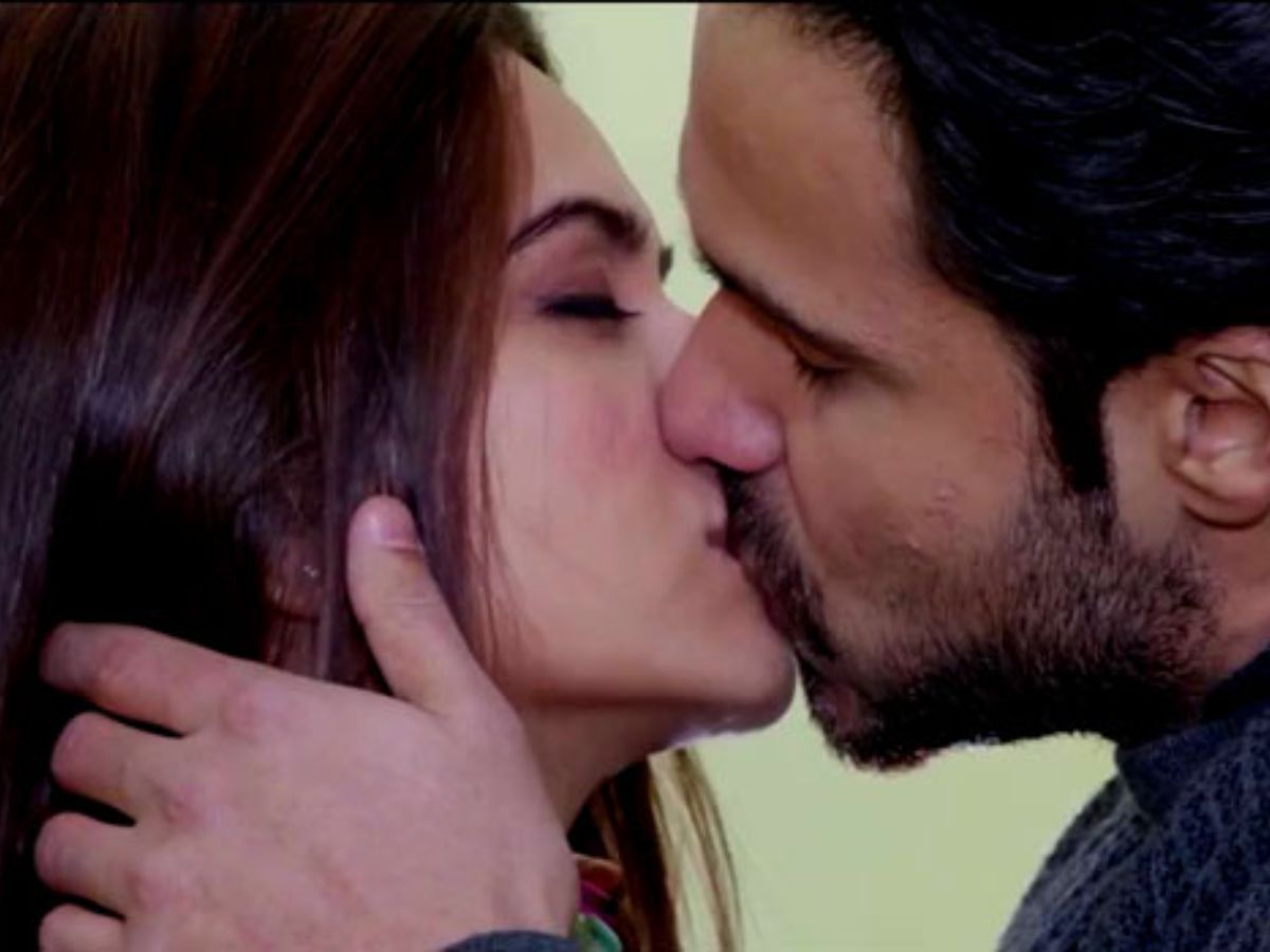 A Daring Public Kiss