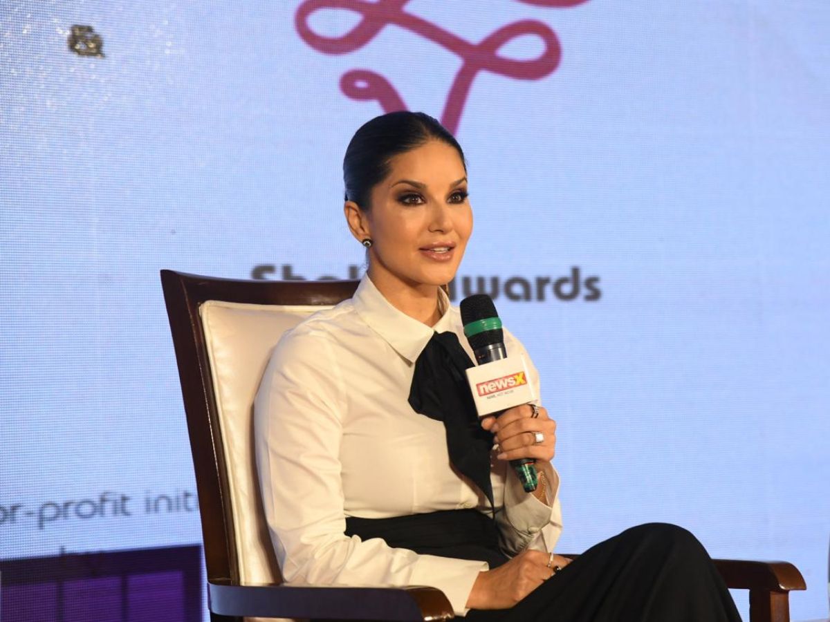 Overall vibe of Sunny Leone