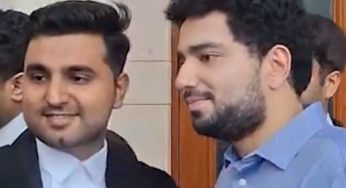 Lawyers Seen Taking Selfies With Samay Raina After The Comedian Was Called To The Supreme Court, Internet Reacts