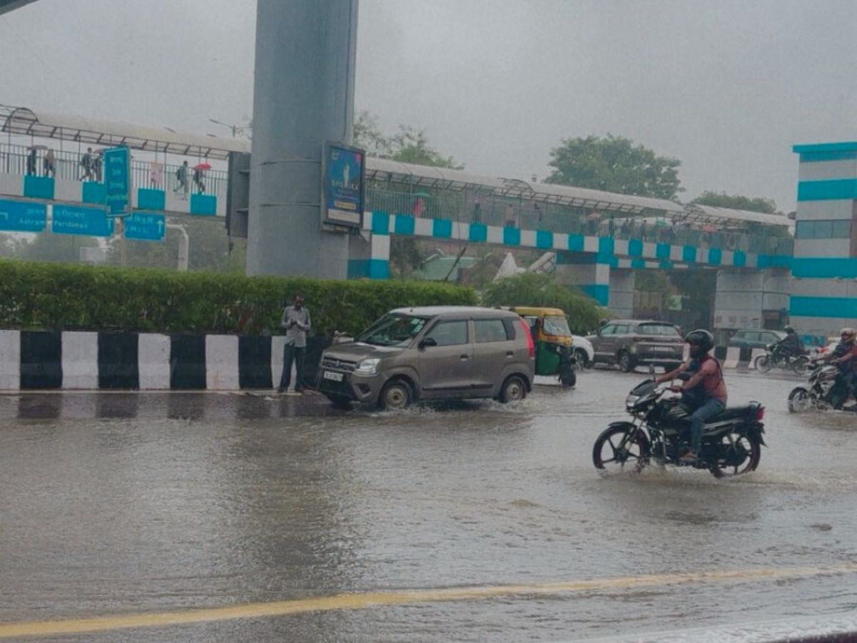 delhi-rains-live-updates-heavy-rain-batters-delhi-ncr-imd-issues-red-alert Photo Credits: Kanisha Aggarwal/ NewsX