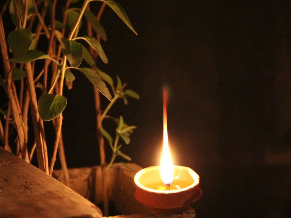 Janmashtami 2025: Light Diyas in These Corners of Your Home to Attract Money & Krishna’s Blessings