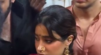 Watch: Video Of Janhvi Kapoor Getting Mobbed At Ganpati Pandal Leaves Internet Worried, Actress Spotted Looking Uncomfortable