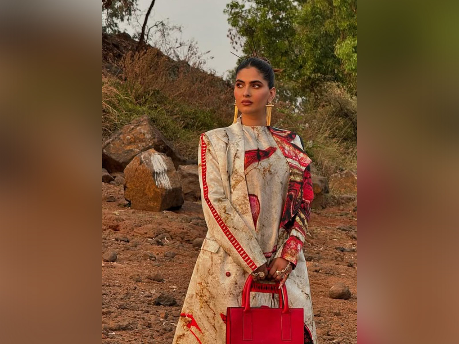 'Pyaar Ka Punchnama 2' actress Karishma Sharma jumps off moving train in Mumbai, sustains injuries to her head, back