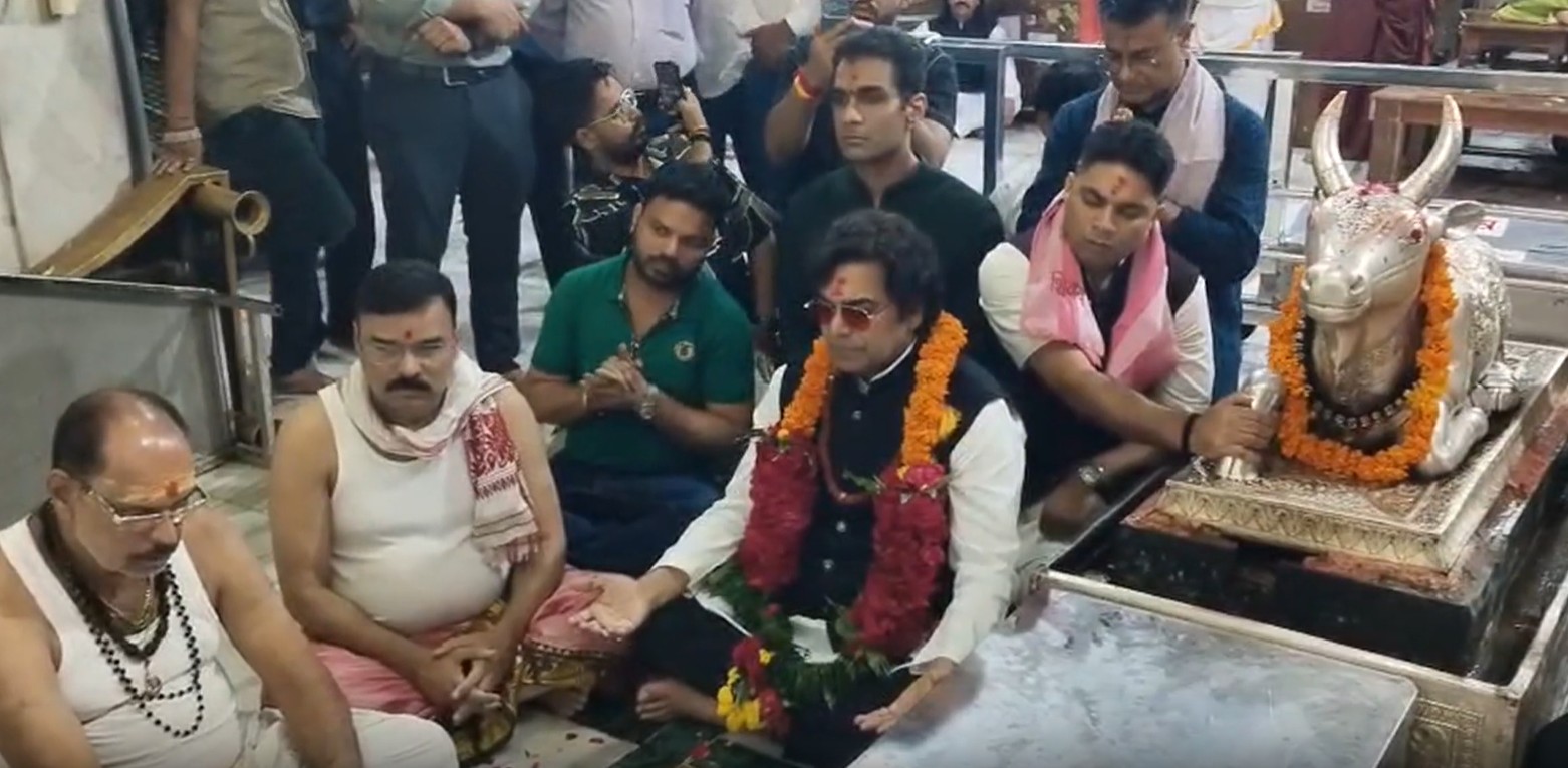 Ashutosh Rana offers prayers at Mahakaleshwar temple in Ujjain