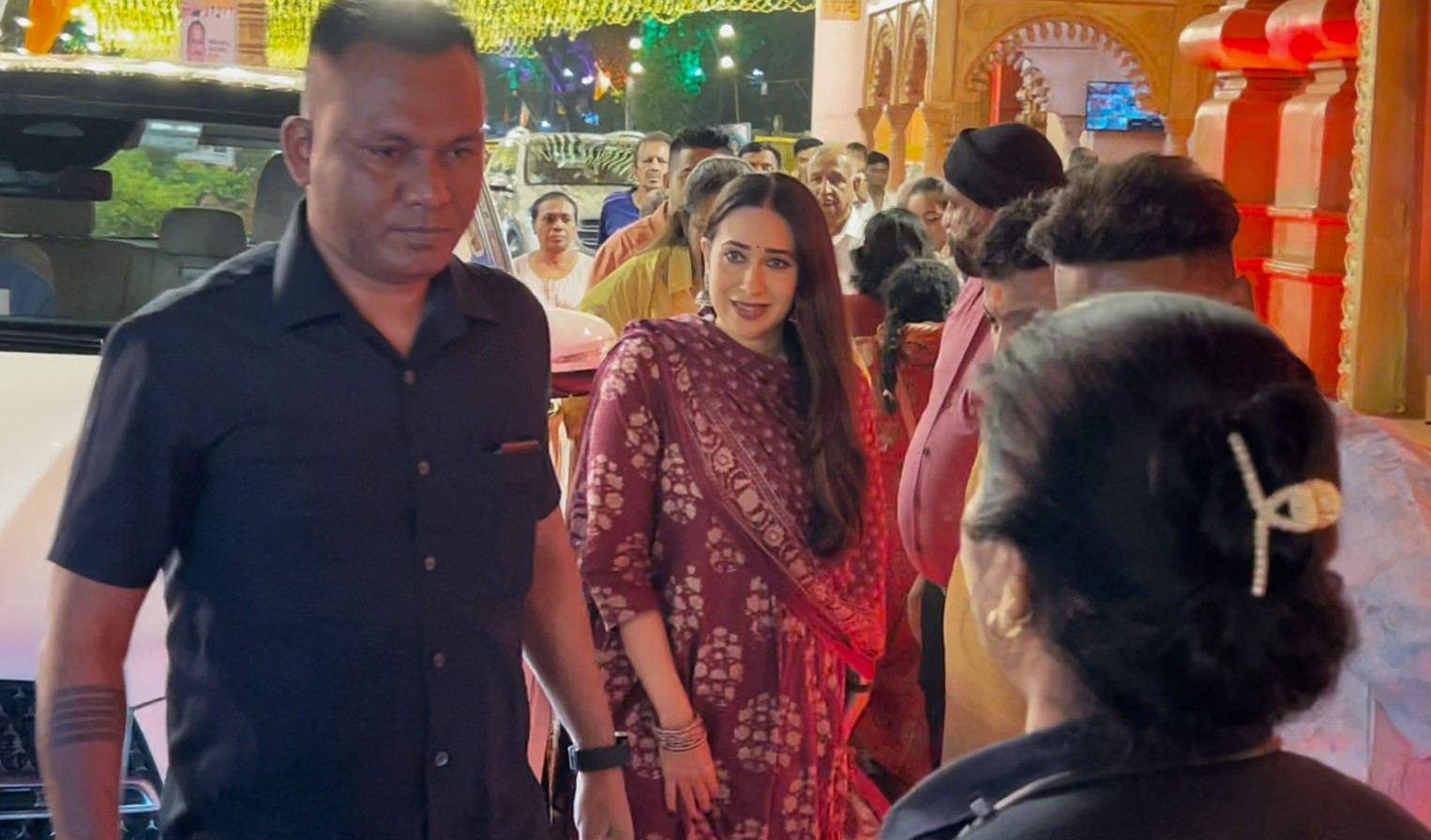 Saira Banu, Karisma Kapoor visit Ashish Shelar's home for Ganpati Darshan