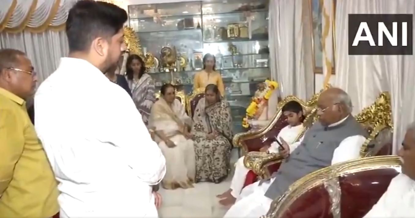 Kharge meets family members of Peetadhipathi Dr Sharanabasappa Appa who passed away recently in Kalaburagi