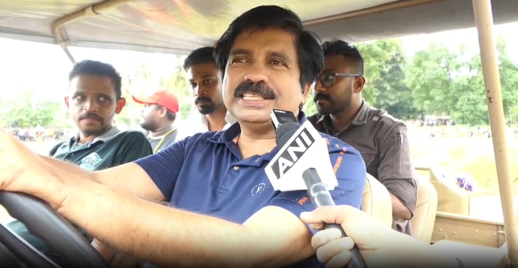 Kerala: Thrilling 'Vandippoottu' race attracts crowds to Karulai