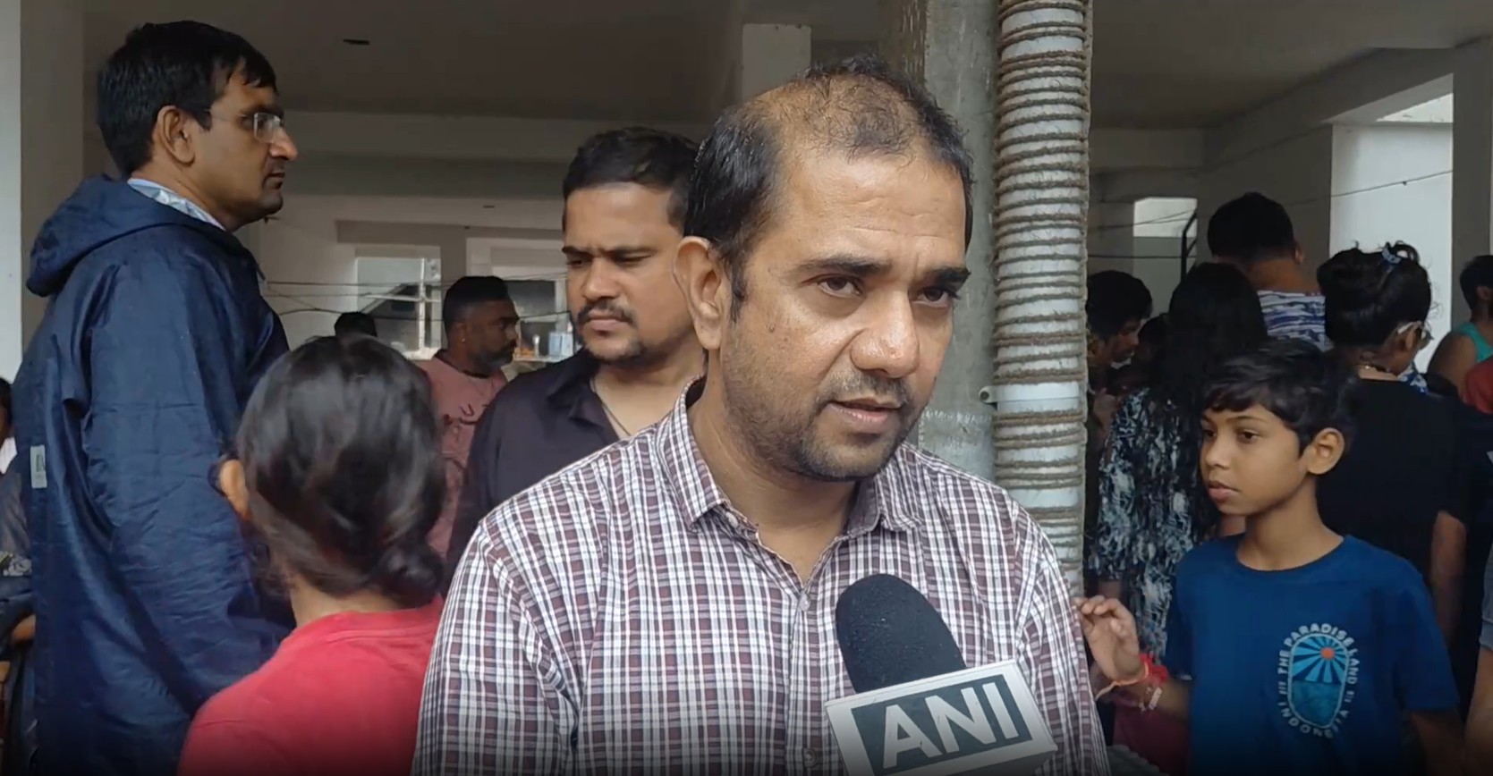 gujarat-residents-in-vadodaras-vadsar-area-stranded-owing-to-heavy-rains-municipal-corporation-provides-relief-materials20250907234108 Gujarat: Residents in Vadodara's Vadsar area stranded owing to heavy rains, municipal corporation provides relief materials