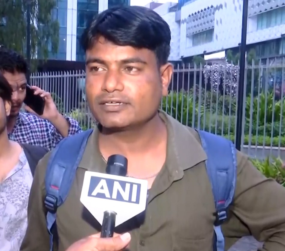 iphone-17-series-on-sale-in-india-long-queues-seen-outside-apple-stores-in-mumbai-and-delhi20250919092910 iPhone 17 series on sale in India; long queues seen outside Apple stores in Mumbai and Delhi