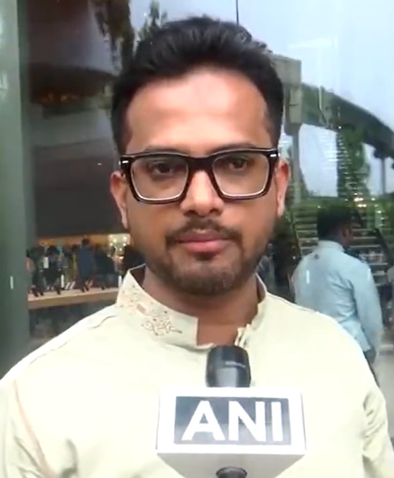 iphone-17-series-on-sale-in-india-long-queues-seen-outside-apple-stores-in-mumbai-and-delhi20250919092910 iPhone 17 series on sale in India; long queues seen outside Apple stores in Mumbai and Delhi