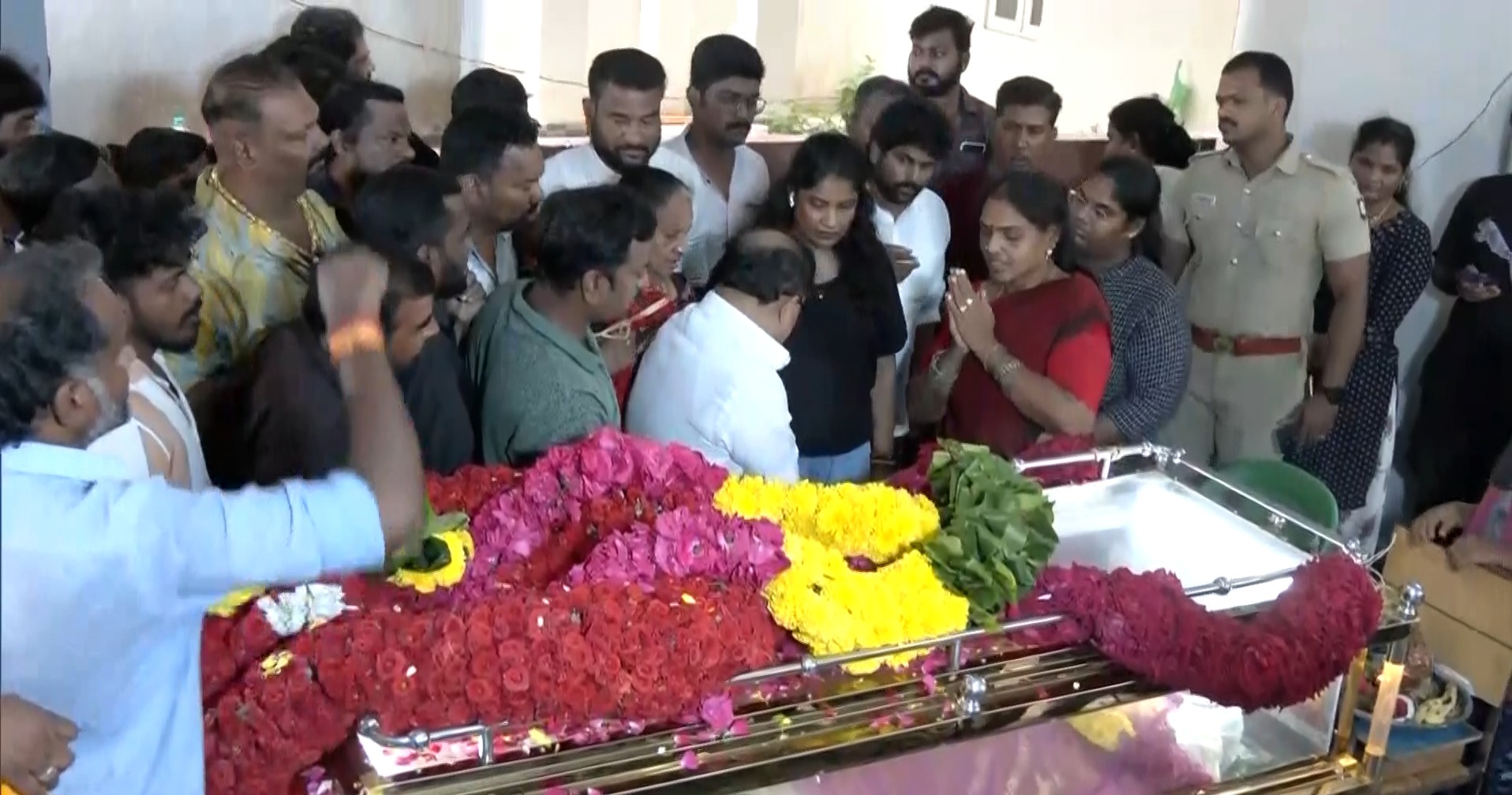 Robo Shankar funeral: Udhayanidhi Stalin, film fraternity, fans pay last respects in Chennai