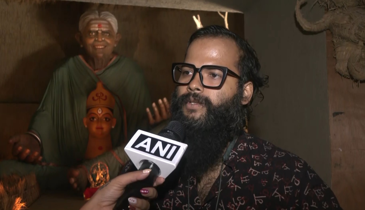 Durga Puja 2025: Kolkata's 24-Foot Thimmakka idol draws crowd with its environmental theme