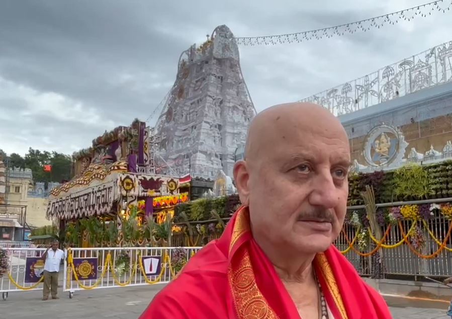 Anupam Kher visits Tirumala temple to offer prayers to Lord Venkateswara on 'Tanvi the Great' re-release