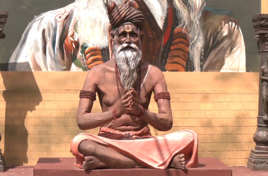 Kolkata's Durga Puja Pandal showcases stunning silicon idol with Maha Kumbh inspiration