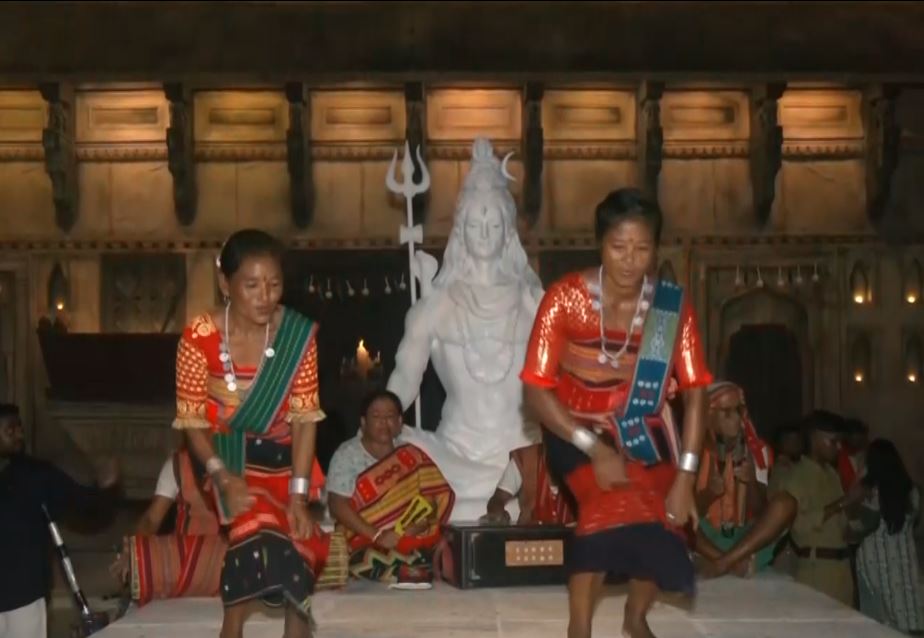 Durga Puja 2025: Behala Nutan Dal recreates Shibani Dham theme