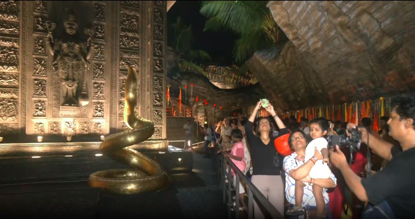 Durga Puja 2025: Kolkata's Tridhara Akalbodhan remembers ancestors with cave art Durga Pandal