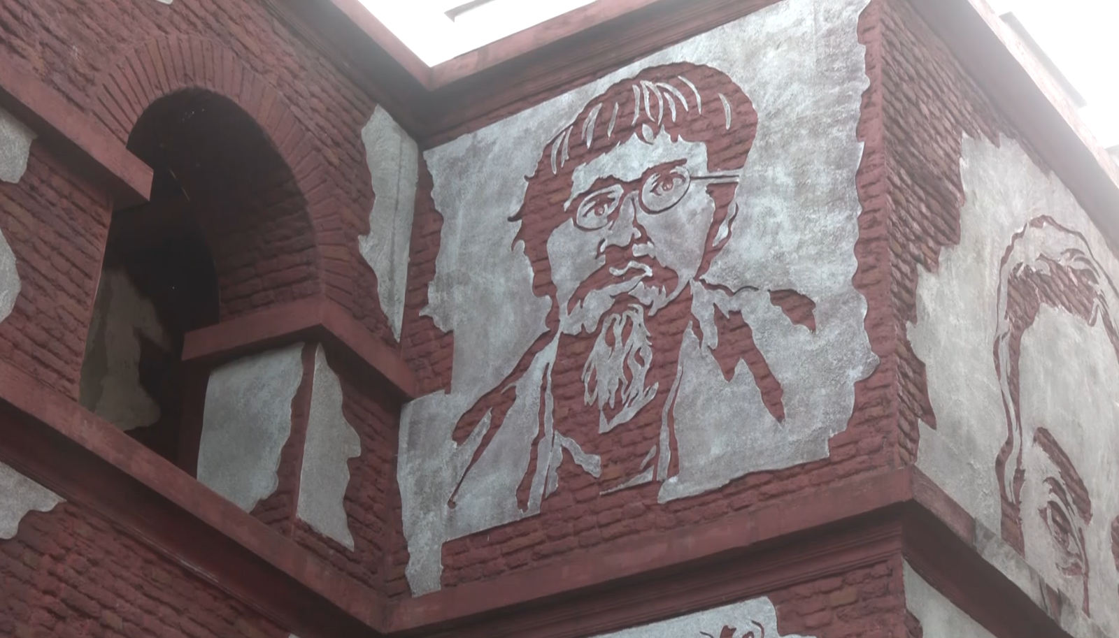 Durga Puja 2025: Kolkata's Suruchi Sangha pandal pays tribute to Bengal's freedom fighters