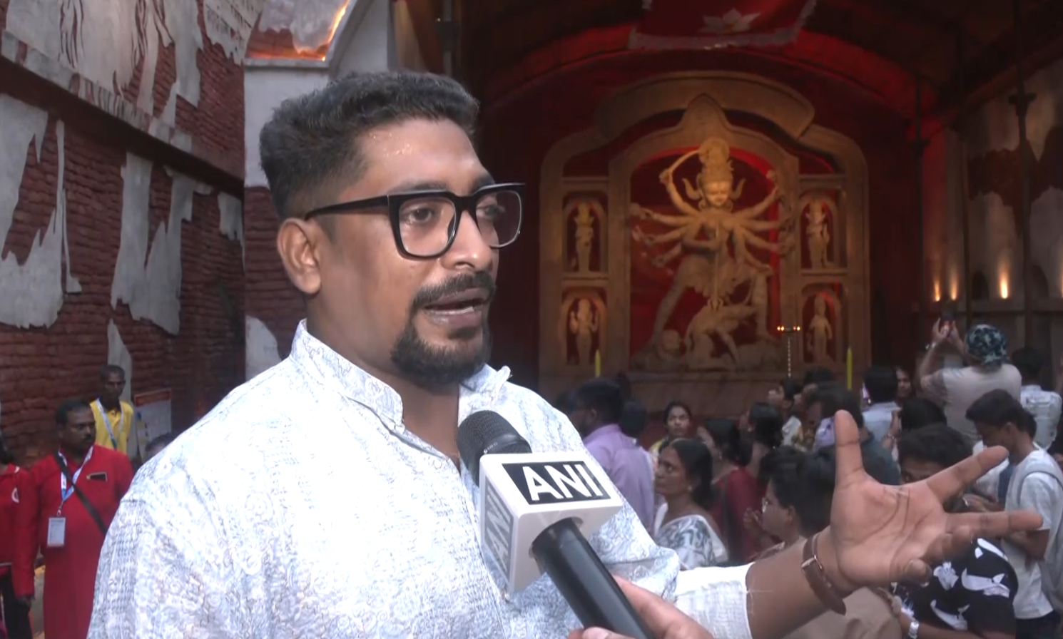 Durga Puja 2025: Kolkata's Suruchi Sangha pandal pays tribute to Bengal's freedom fighters