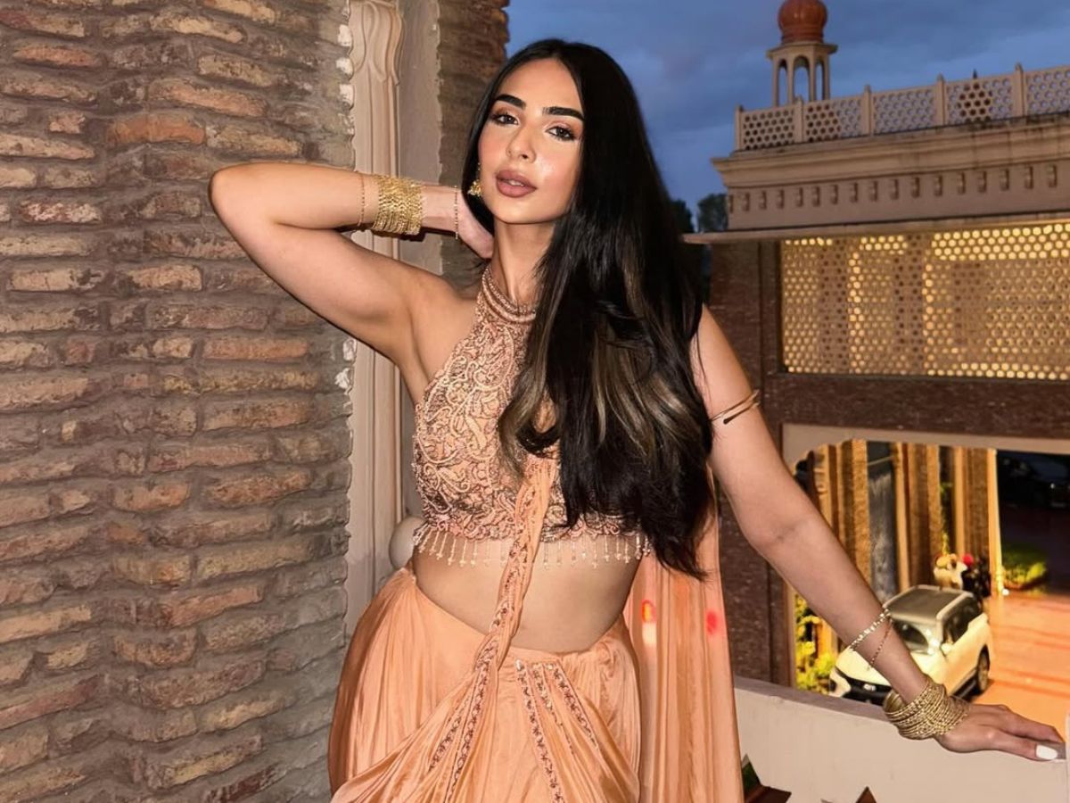 Luxury Fashion: Handcrafted Kashmiri Silk Meets Contemporary Style