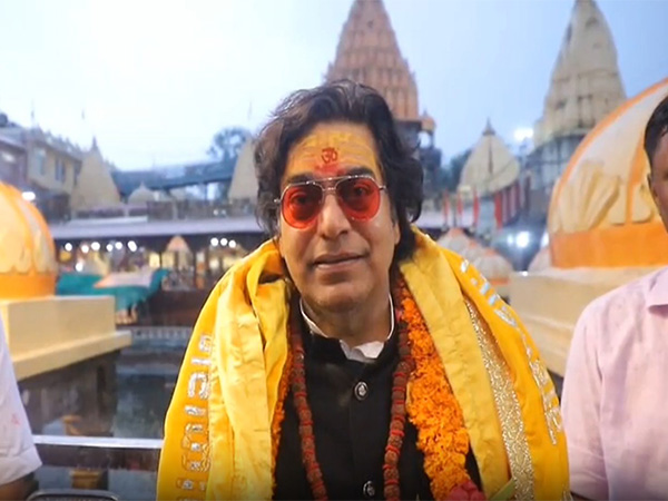 Ashutosh Rana offers prayers at Mahakaleshwar temple in Ujjain