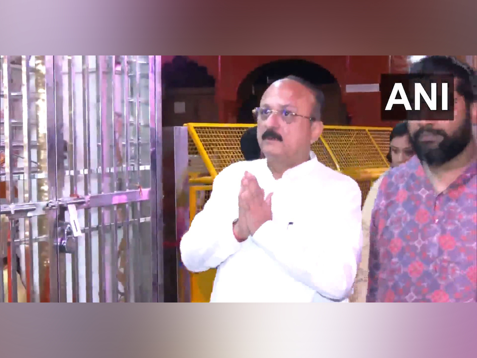 Delhi Minister Ashish Sood visits Kalikaji Temple on fourth day of Navratri