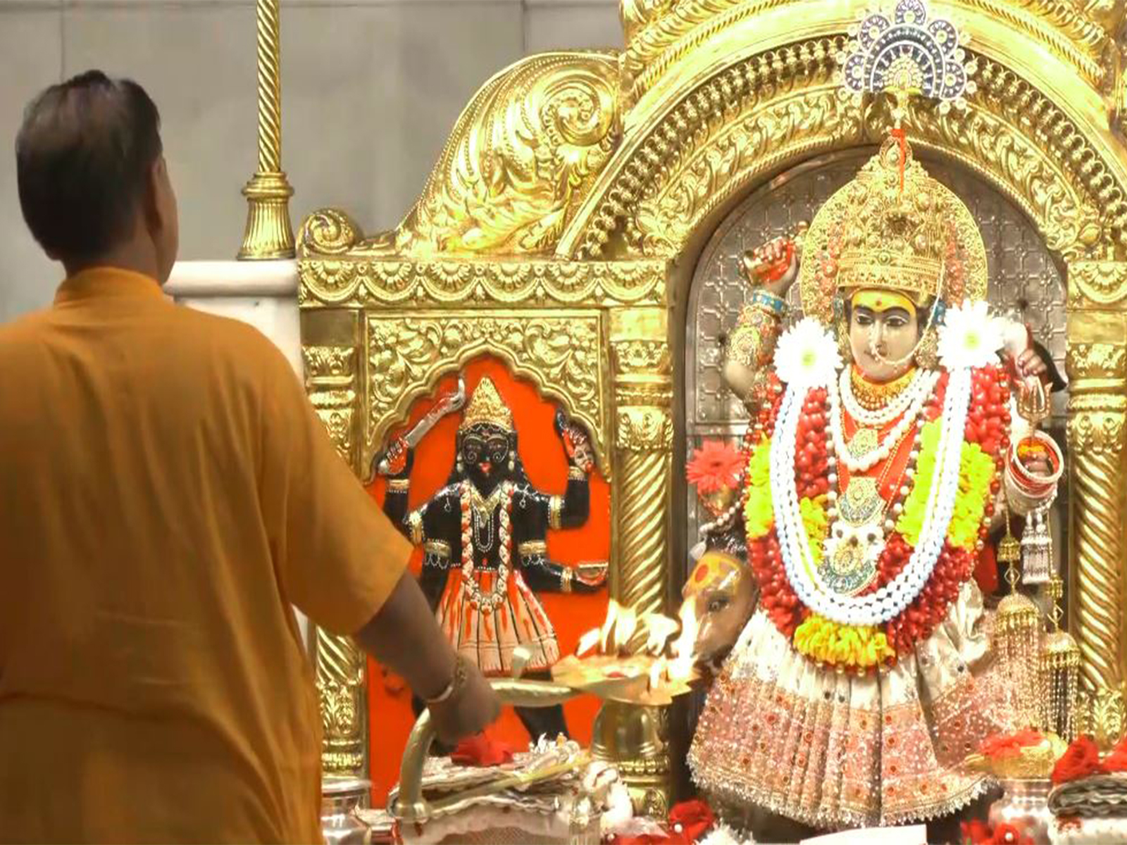 Devotees gather at temples nationwide as Sharadiya Navratri begins