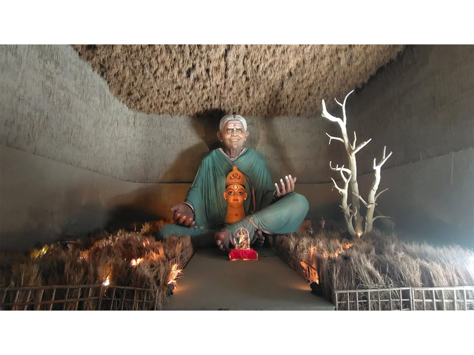 Durga Puja 2025: Kolkata's 24-Foot Thimmakka idol draws crowd with its environmental theme