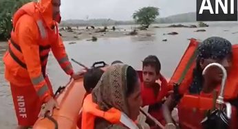 Gujarat: SDRF rescues 9 people stranded from flooded Sabarmati