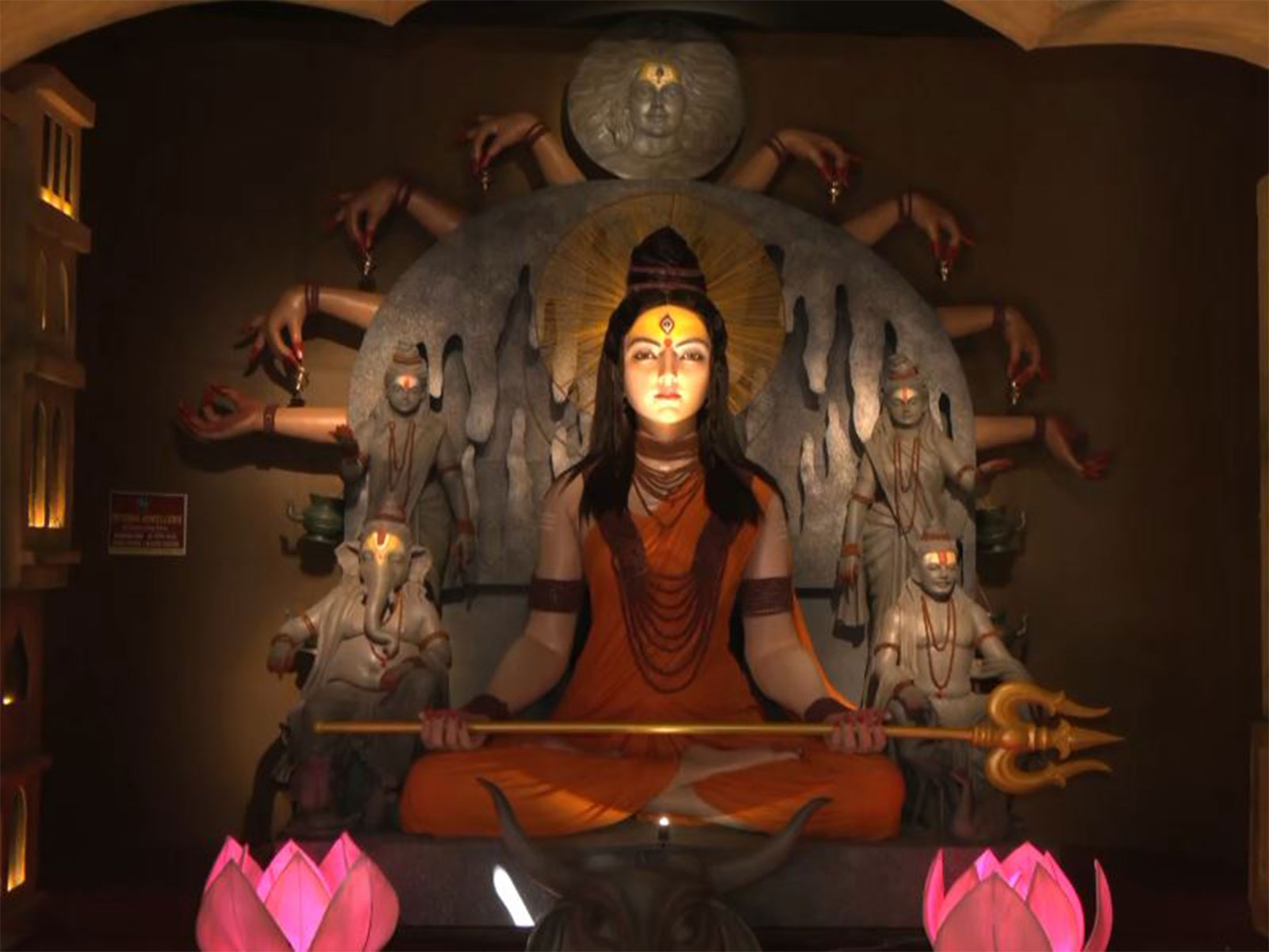 Kolkata's Durga Puja Pandal showcases stunning silicon idol with Maha Kumbh inspiration