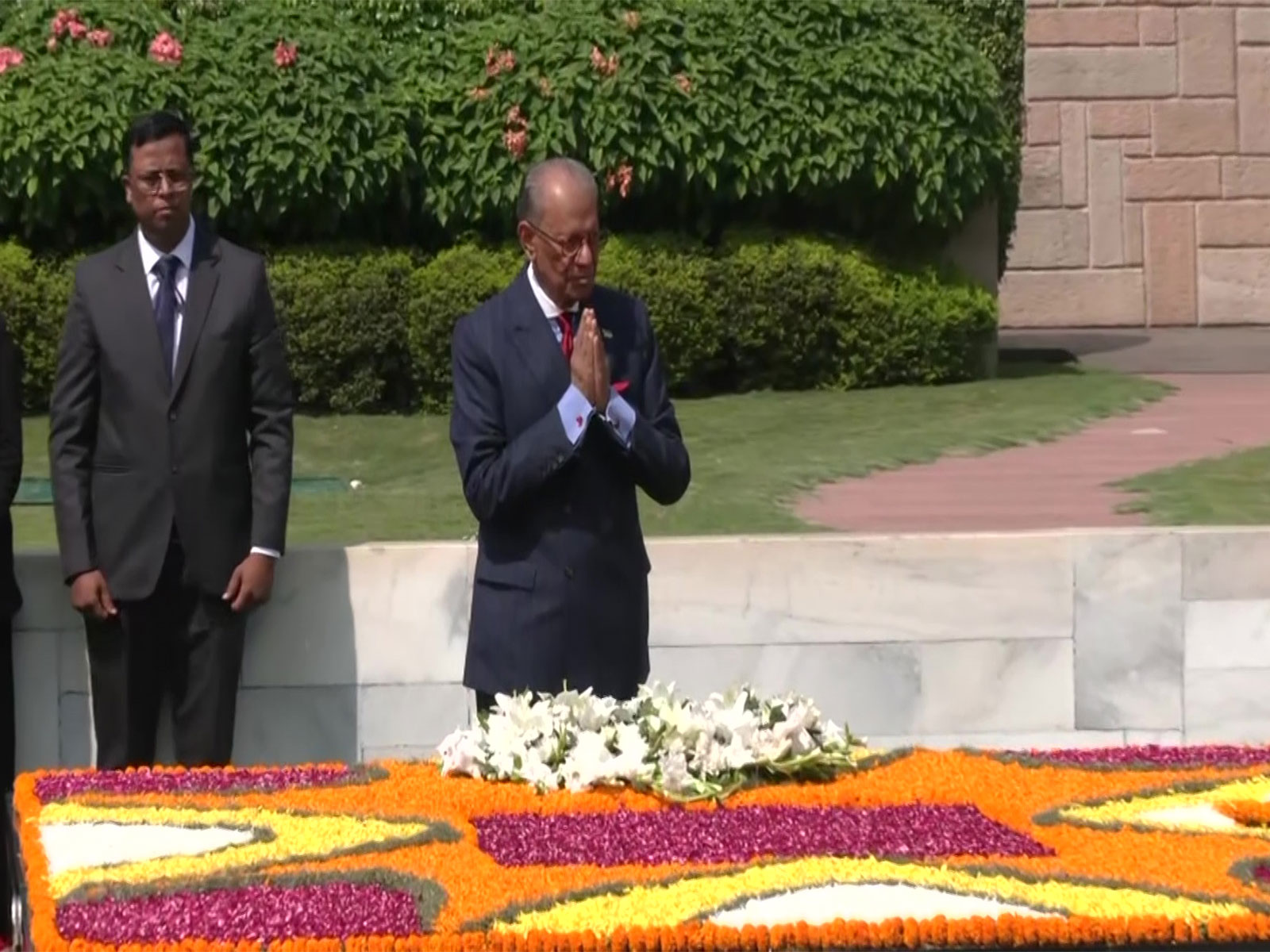 mauritius-pm-navin-ramgoolam-pays-tribute-to-mahatma-gandhi-at-rajghat20250916114158 Mauritius PM Navin Ramgoolam pays tribute to Mahatma Gandhi at Rajghat
