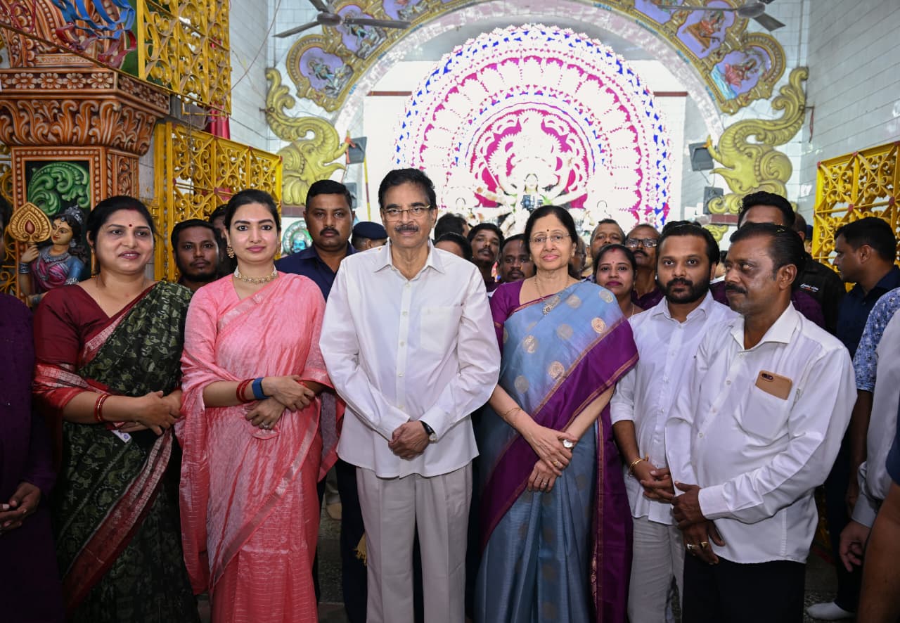Odisha Governor Kambhampati visits Jobra Durga Puja pandal in Cuttack