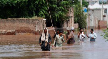Pakistan: 5 die as boat carrying flood evacuees capsizes