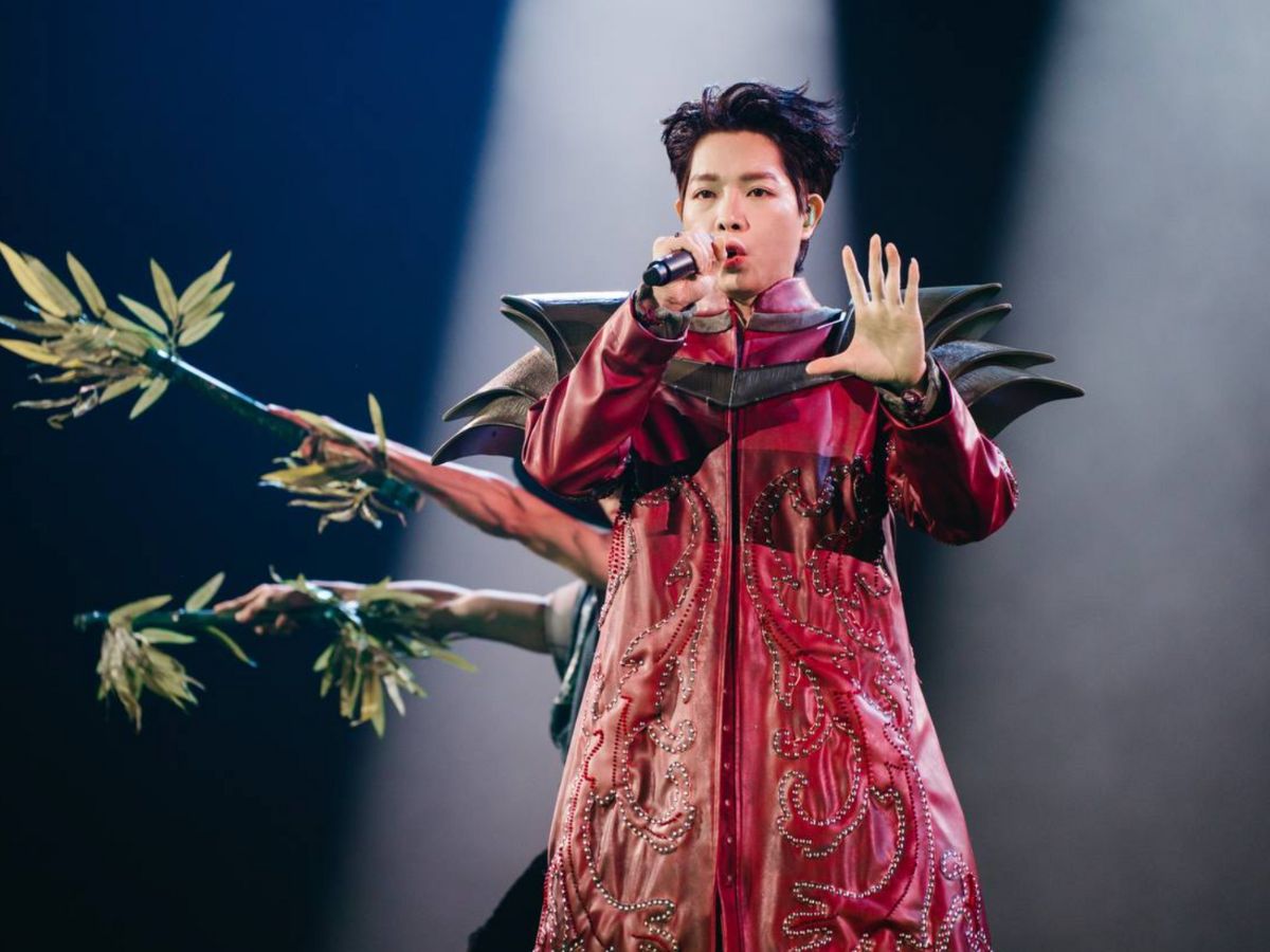 Duc Phuc Delivers a Show-Stopping Performance!