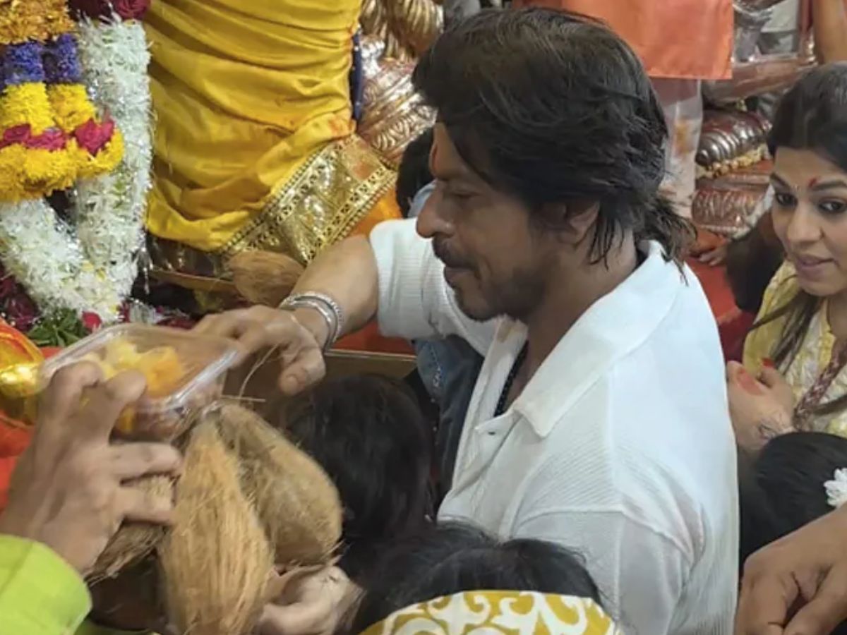 Shah Rukh Khan welcomes Ganpati Bappa every year and worship him with their family ( Pic Credit: X)