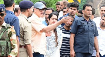 Omar Abdullah Visits Flood-Hit Areas, Slams PDP For ‘Criminal Delay’ In Flood Measures