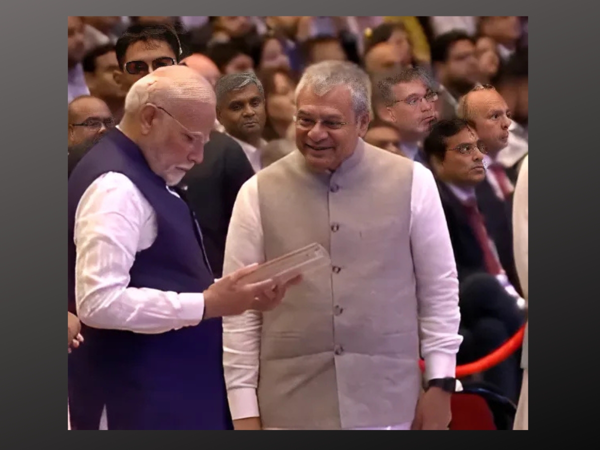 PM Modi receives Vikram 32-bit processor from Ashwini Vaishnaw at Semicon India 2025.