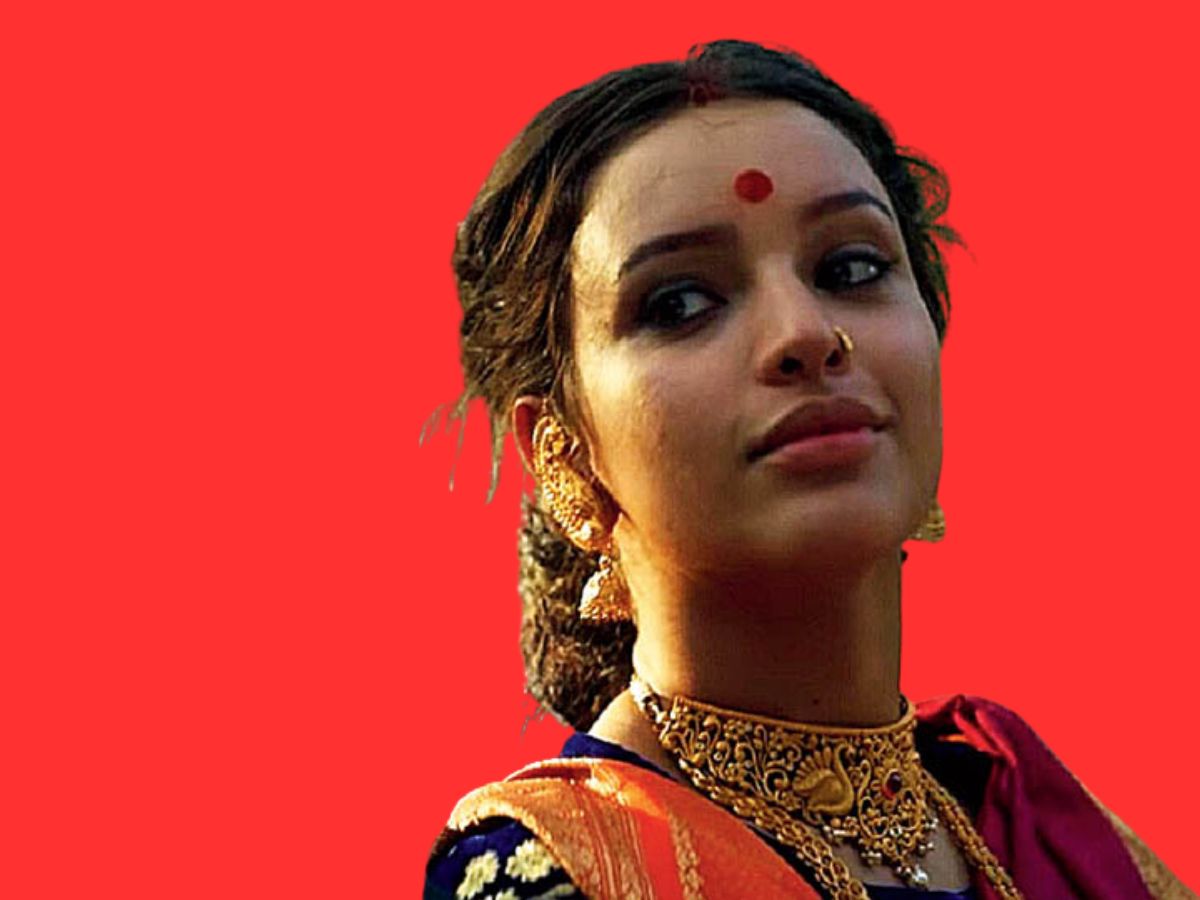 Triptii Dimri Exudes Royal Power in Traditional Attire