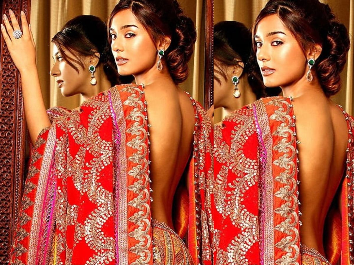 Amrita Rao in Red Backless Saree