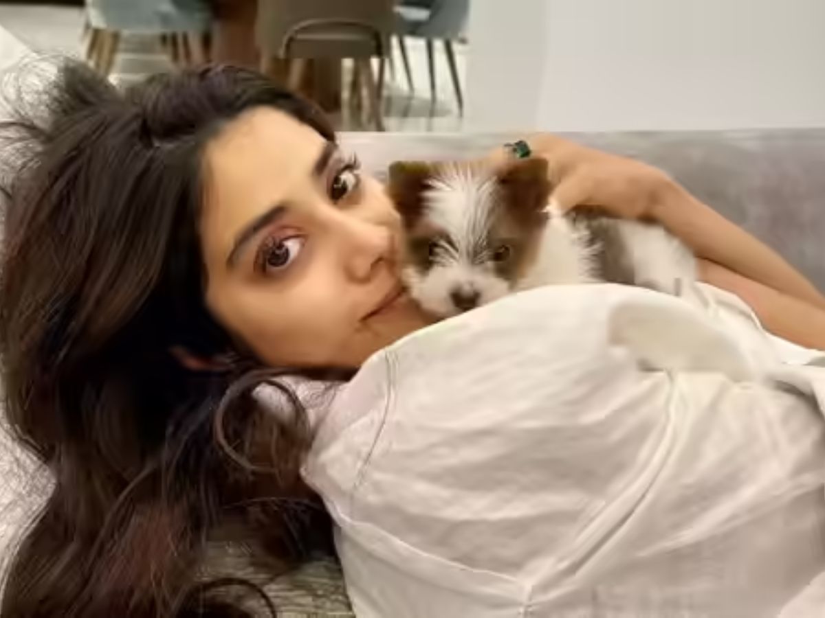 Janhvi Kapoor with Mochi