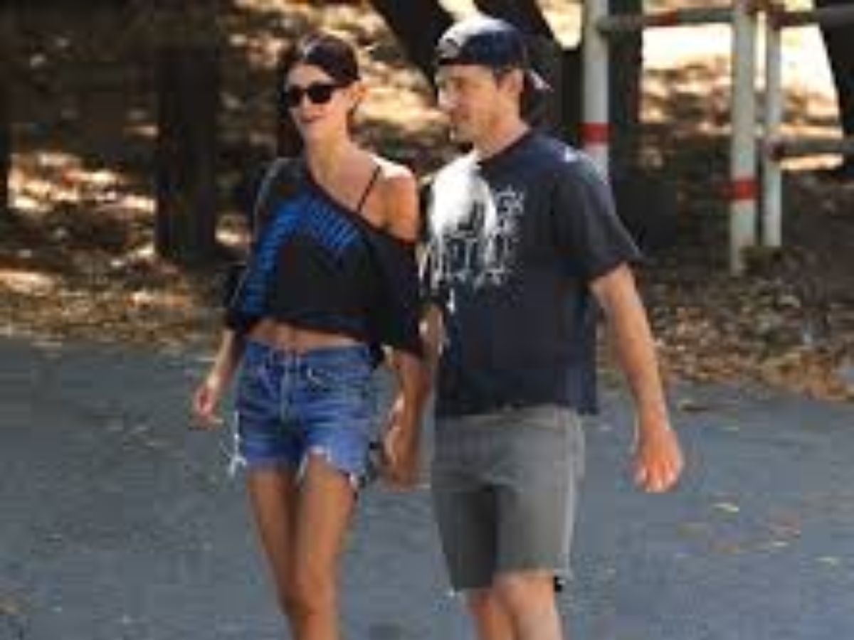 Kaia Gerber & Lewis Pullman