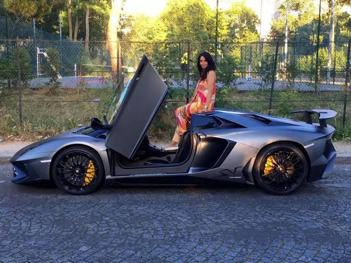 Mallika Sherawat – Lamborghini Aventador SV
