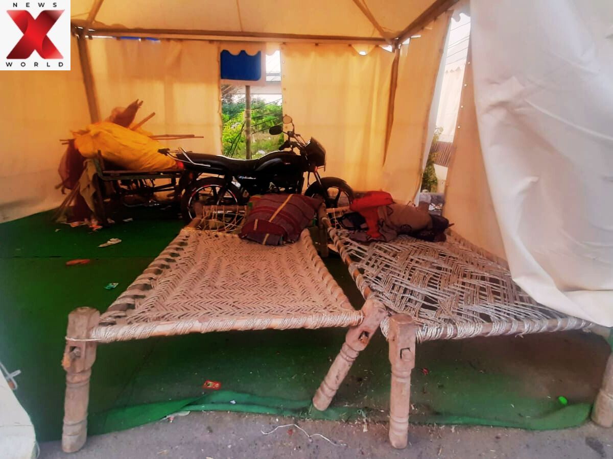 Two empty cots inside a Yamuna flood relief camp