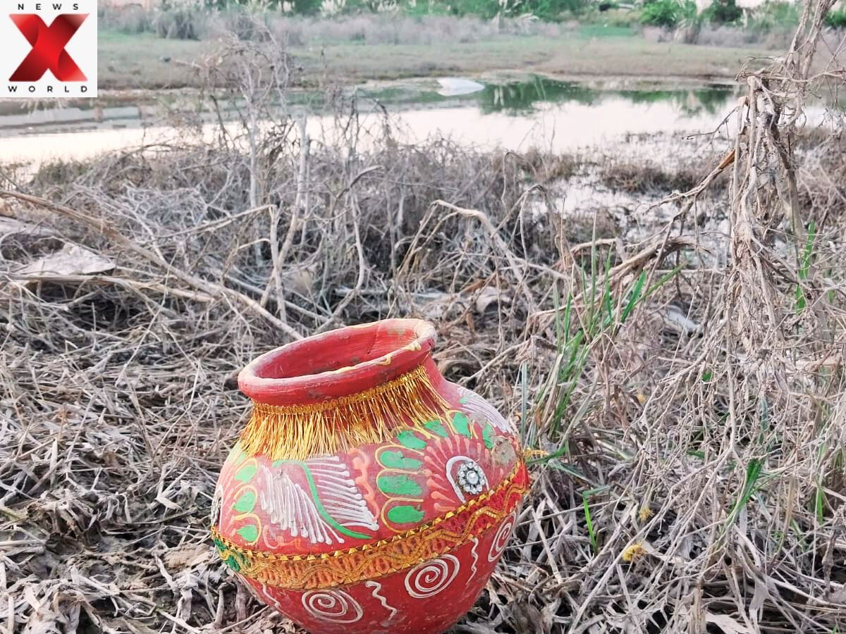 A lone clay pot lies abandoned on the banks of the Yamuna after the floods.