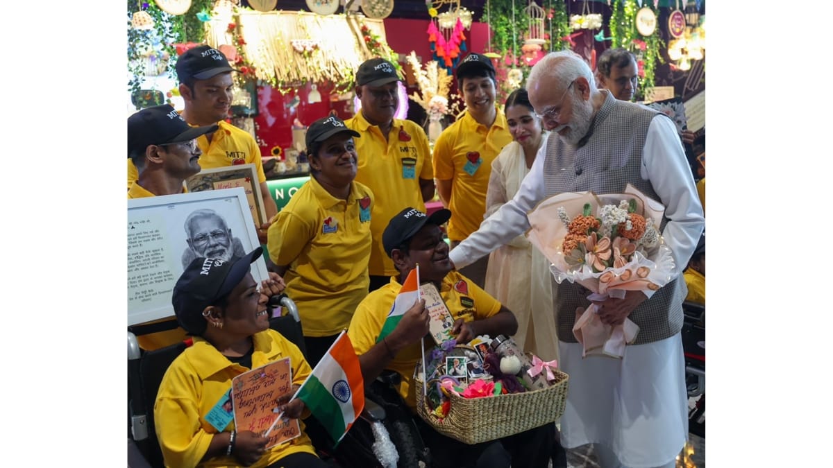 Prime Minister Narendra Modi Visits Mitti Café at Adani’s Navi Mumbai International Airport (NMIA), Celebrating Inclusion and Empowerment