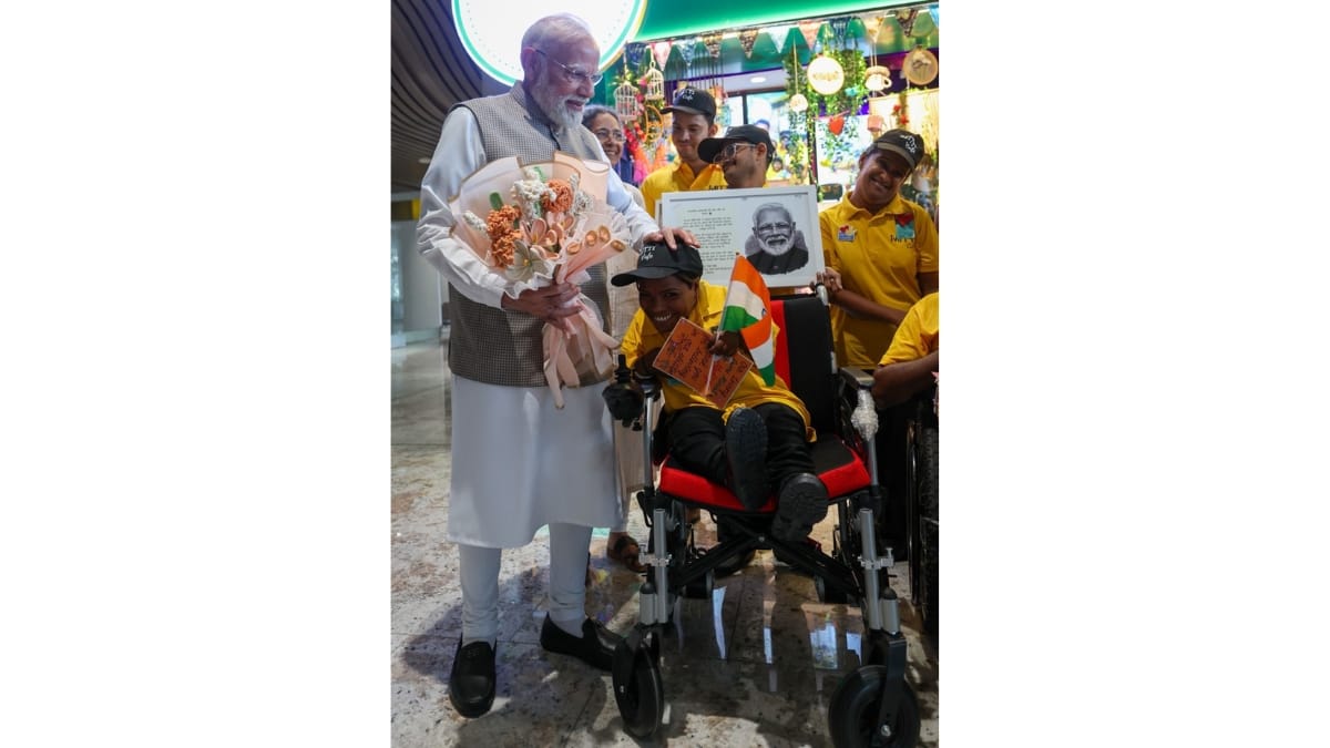 Prime Minister Narendra Modi Visits Mitti Café at Adani’s Navi Mumbai International Airport (NMIA), Celebrating Inclusion and Empowerment
