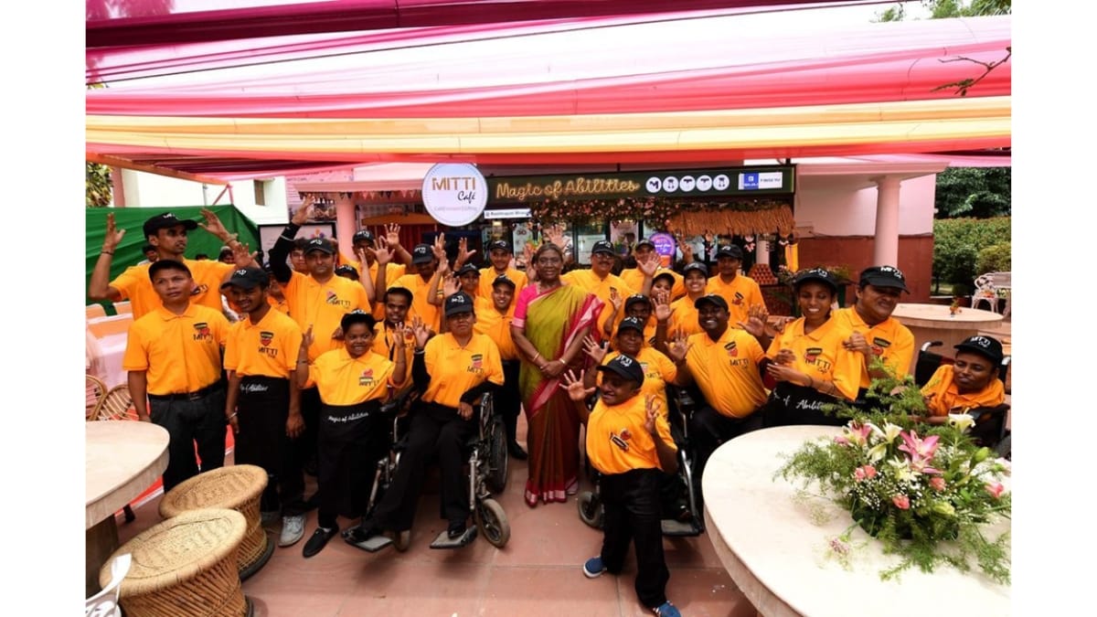 Prime Minister Narendra Modi Visits Mitti Café at Adani’s Navi Mumbai International Airport (NMIA), Celebrating Inclusion and Empowerment
